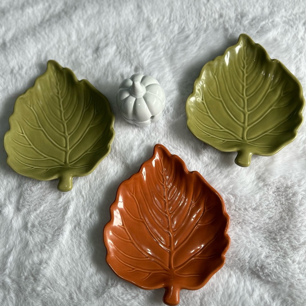 Leaf-Shaped Ceramic Plates Set
